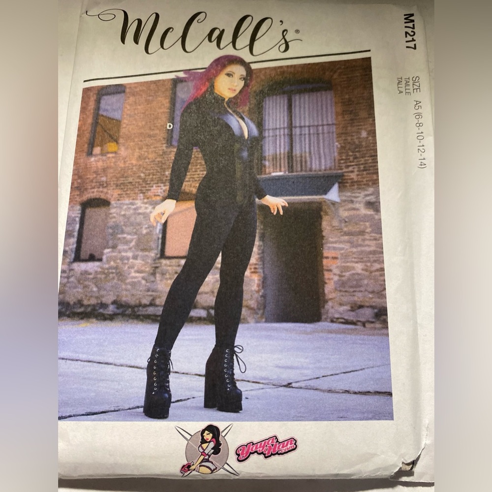 McCall's Costumes 10671 Easy Black Widow/Catwoman Costume Misses' 14-22 Pattern